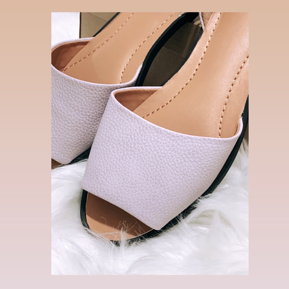 OPEN TOE SLIP ON FLAT